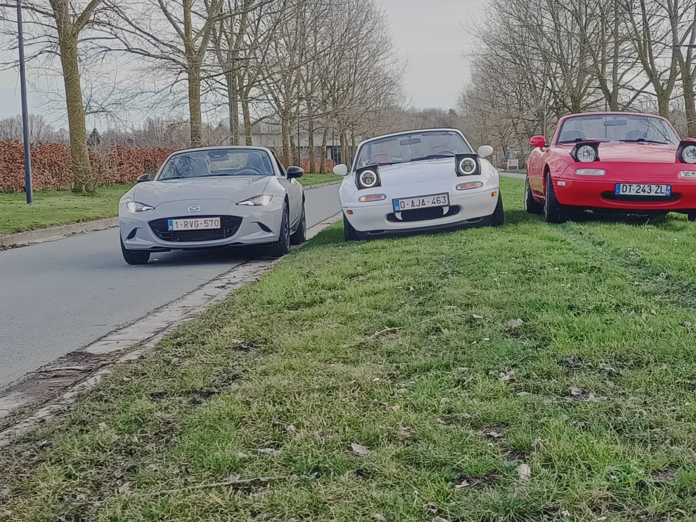 Dit was een foto van even geleden die Franse dames vroegen om een foto van alle 3 de MX5 leuk!